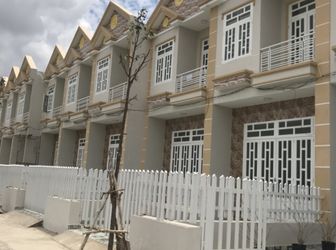 Bán Gấp Căn Nhà: Mặt tiền Quốc Lộ 50, Diện tích 105M2, Sổ hồng riêng 100%