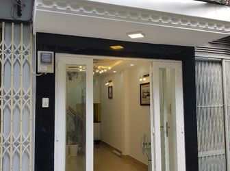 Cần Bán Gấp Nhà Ngay Tại Quận Phú Nhuận Để Sang Mỹ Định Cư.