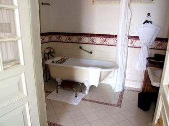 Bán Gấp Căn Villa, Dt 270M2, Shr, Giá 2 Tỷ 5, Mt Ql1A