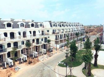 Bán Gấp Nhà Phố Mặt tiền Quốc Lộ 1A Bình Chánh - 1 Trệt 2 Lầu - Sổ hồng riêng - Giá 1,9 Tỷ