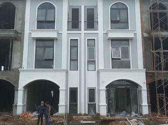 Bán Gấp Nhà Phố Mặt tiền Quốc Lộ 1A Bình Chánh - 1 Trệt 2 Lầu - Sổ hồng riêng - Giá 1,9 Tỷ