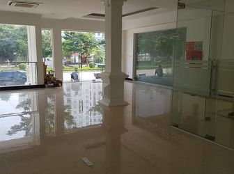 Cho Thuê Biệt Thự Liền Kề, Lô Góc Cách Đường Phạm Văn Đồng 70M, 128M2, Thang Máy.