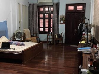 Bán Nhà  5 Tầng, Ngõ  Phố  Kim Mã. Diện tích: 40 M, Mặt Tiền: 3.5. Giá 3.3 Tỷ ( Giá  Chuẩn Niêm Yết ).