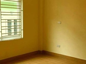 Gần Mặt Đường - Kim Giang - Diện Tích Rộng - Nhiều Phòng Ngủ - Giá Phải Chăng.