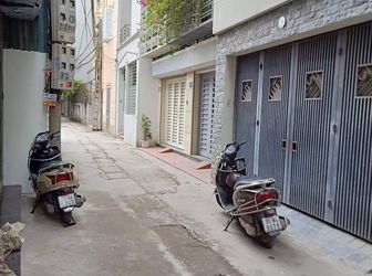 Bán Gấp Nhà Vị Trí Trung Tâm Phố Ngọc Lâm, Long Biên, Hà Nội, Diện Tích 41M2, 3 Tầng.