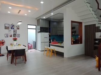 Bán Biệt Thự Tấn Trường- Quận 7 9X18M 2 Lầu Đầy Đủ Nội Thất Cao Cấp. Gía 15.5 Tỷ Lh: 0906798119 Hân