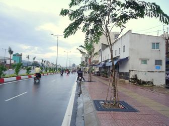 Mặt tiền Kinh Doanh Phạm Văn Đồng, Vỉa Hè 5M, Diện Tích 43M2, Giá 5.9 Tỷ, Lh 0968515619