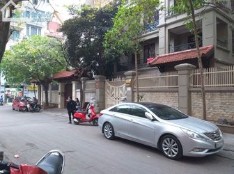 Cho Thuê Biệt Thự Sân Vườn Diện Tích 200X5 Tầng, Giá 3000 Usd Khu Nguyễn Thị Định