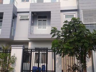 Cần Bán Gấp Nhà Phố , 1 Trệt , 1 Lầu , Bình Dương Giá Rẻ , Sổ Hồng Riêng