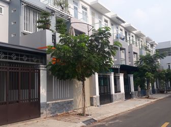 Cần Bán Gấp Nhà Phố , 1 Trệt , 1 Lầu , Bình Dương Giá Rẻ , Sổ Hồng Riêng