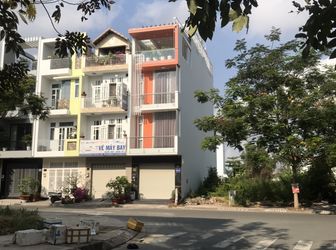 Bán Khách Sạn Khu Công Ích . Dt 4X18M. 3 Lầu .10 Phòng . Thu Nhập 60 Tr / Tháng . Giá 9.5 Tỷ .