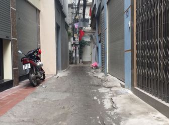 Bán Nhà Riêng, Giá Tiền Nhỏ, Ngõ 3 Gác Ở Hào Nam. Giá 2.6 Tỷ.