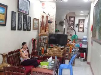 Bán Nhà Riêng, Giá Tiền Nhỏ, Ngõ 3 Gác Ở Hào Nam. Giá 2.6 Tỷ.