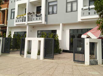 Cần Bán Gấp Nhà Phố 1 Trệt 2 Lầu Ngân Hàng Hỗ Trợ 60% Chỉ Cần 760 Triệu Đồng Là Sở Hữu Lh: 0347108096