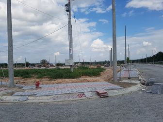 Bán Gấp Lô Đất Mặt Tiền Có Sổ Hồng Riêng Gần Chợ