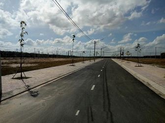 Cần Bán Lô Đất Giá Mền Ngay Ủy Ban Thành Phố