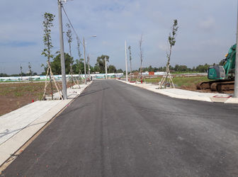 Đi Định Cư Nước Ngoài Cần Bán Lại Lô Đất 90M2, Mặt Tiền Quốc Lộ 13, Ngay Trung Tâm Thương Mại.