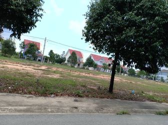 Cần Tiền Trả Nợ Tôi Cần Thanh Lý 900M2 Đất Gần Chợ, Kcn, Vị Trí Đẹp, Sổ Hồng Riêng, Dân Cư Sầm Uất