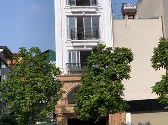 Cần Cho Thuê Nhà Mặt Phố 5 Tầng, Dt 105M2 Tại Đường Cổ Linh - Long Biên - Hà Nội: Chị Thu 0975155548
