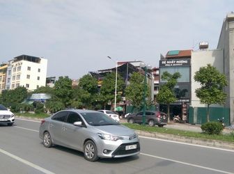 Cần Cho Thuê Nhà Mặt Phố 5 Tầng, Dt 105M2 Tại Đường Cổ Linh - Long Biên - Hà Nội: Chị Thu 0975155548