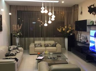 Chỉ 3.5 Tỷ Có Nhà Đẹp Hào Nam 40M2 4Pn – 3 Gác, Gần Hồ.