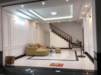 Phố Hồ Tùng Mậu, Nhà Mới Đẹp, Ô Tô 7 Chỗ Đỗ Cửa 40M2X6T Giá 5 Tỷ