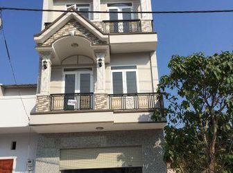 Bán Gấp Nhà Phố Mặt Tiền Đường Lớn, 1 Trệt 2 Lầu, Diện tích 75 m2, Giá 1Tỷ7