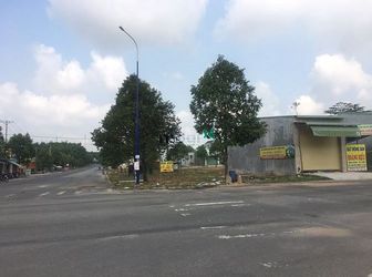 Bán Miếng Đất Ngay  Ủy Ban Long Nguyên Giá 550 Tr 100M2