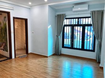 Bán Nhà Lạc Long Quân Cầu Giấy 35M 5 Tầng Ô Tô Đỗ 20M 3,8 Tỷ