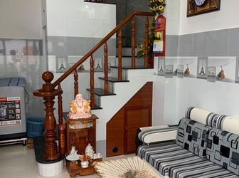 Nhà 1 Lầu Hẻm Xe Hơi Nằm Trên Đường Tân Túc Có Shr Giá 1,4 Tỷ