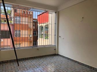 Bán Nhà Ngõ 698 Lạc Long Quân 33M 5 Tầng Lô Góc Giá 3.3 Tỷ Full Nội Thất