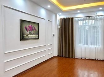 Bán Nhà Gần Ngã Tư Sở - Gara Ô Tô 7 Chỗ - Nhà Đẹp Lộng Lẫy Đợi Chủ Mới - Giá Chỉ 5.95 Tỷ