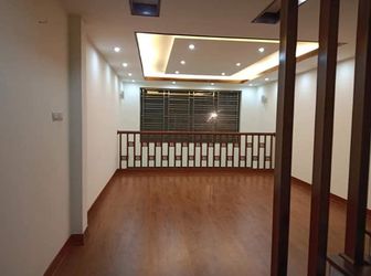 Bán Nhà Gần Ngã Tư Sở - Gara Ô Tô 7 Chỗ - Nhà Đẹp Lộng Lẫy Đợi Chủ Mới - Giá Chỉ 5.95 Tỷ