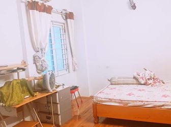 Bán Nhà Cầu Giấy 35M2, 5 Tầng, 2,8 Tỷ, Nội Thất Gỗ Tự Nhiên