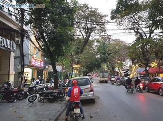 Cho Thuê Nhà Đội Cấn 300M2, 2 Tầng, Mặt Tiền 11M