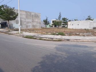 Bán Gấp Lô Góc 212.4M2 Ngang 8M, Đất Thổ Cư 100%, Đã Có Sổ Đỏ