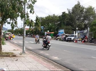 Hiện Em Cần Nhương Lại Lô Đât Tiện Ích Hoàn Hảo