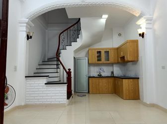 Nhà Đẹp Cầu Giấy, Gần Nhiều Trường Đại Học, Về Ở Ngay 