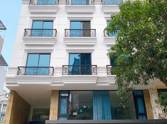 Cho Thuê Văn Phòng Tiện Nghi Hoàng Quốc Việt, Mt 6M, Dt 45M2, 8Tr/th.