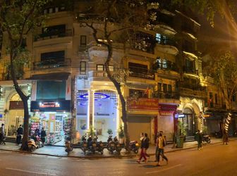 Cho Thuê Cả Nhà Mặt Phố Số 5 Hàng Dầu Dt 72M2 X 7 Tầng ,thang Máy, Và 61 Mã Mây Dt 170M2X4 Tầng Giá Covid 5000Usd