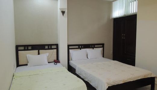 Bán Khách Sạn 10 Tầng - Thang Máy - Vị Trí Vàng Cách Biển 300M - Giá 30 Tỷ