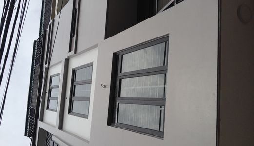 Bán nhà xây mới 5 tầng sđcc