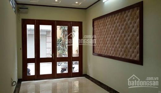 Bán nhà ở cực đẹp Ngã Tư Sở: 4.5 tỷ. Dt: 42m2, 5 tầng.