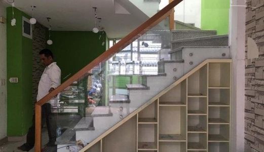 Cần tiền nên bán nhà 1 trệt, 1 lầu, đường số 6, Linh Tây, Thủ Đức. Giá: 2,25 tỷ.