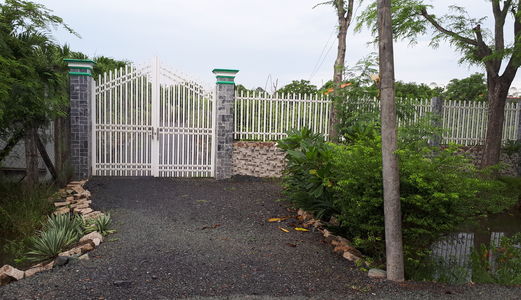 Cần tiền muốn bán miếng đất 600m2 ở Hưng Long. Bình Chánh