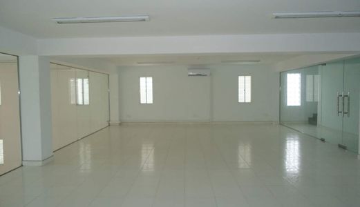 Cho Thuê Văn Phòng Dt 100m2 Khu Vực Duy Tân, CG LH: 0976153563