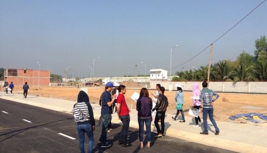 Đất Quận 9, Nằm Ngay Vòng Xoay Phú Hữu, DT: 100m2