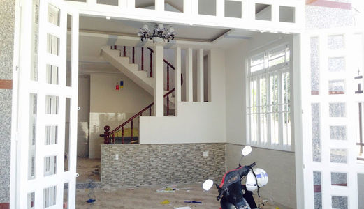 Cho Thuê Nhà 1 Trệt 1 Lầu , 3 Phòng Ngủ , Đường Cách Mạng Tháng 8 , Giá 5 Triệu