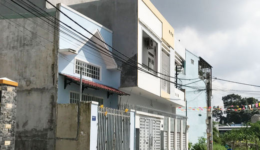 Bán Đất Hxh Lã Xuân Oai- Hẻm 102, Dt:4x22, Sổ Đỏ, Có Thể Xây Nhà Ở Được Ngay, Tel: 0917049229