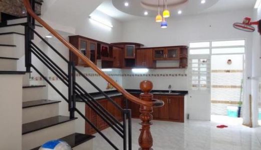 Bán Nhà 600tr , 1 Trệt 1 Lầu , Sổ Riêng.